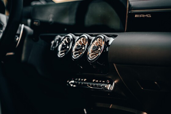 HYR DRÖMBILEN MERCEDES CLA 45 AMG+